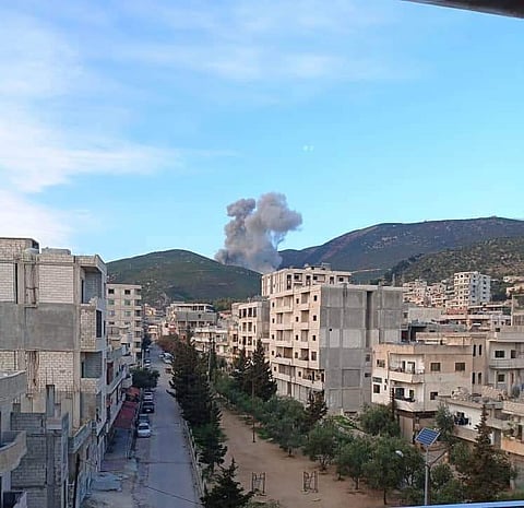 إصابة 3 عسكريين في قصف إسرائيلي على مواقع بمحافظة حماة بسوريا