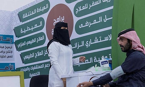 جمعية الجوف الصحية تقدّم خدماتها لأكثر من 600 زائر لمهرجان الزيتون الدولي