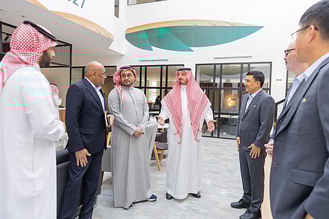 وفد الاتحاد الآسيوي مع ياسر المسحل