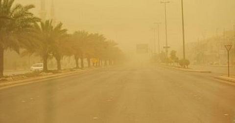 حالة الطقس اليوم.. أتربة مثارة على مكة والمدينة المنورة والقصيم