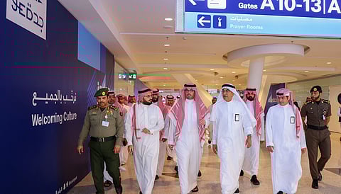محافظ جدة يتفقد مطار الملك عبد العزيز