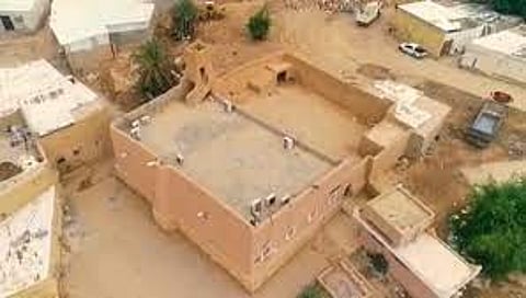 صلى به الأمراء وكبار رجال الدولة.. تعرّف على تاريخ المسجد القبلي بمدينة الرياض (فيديو)