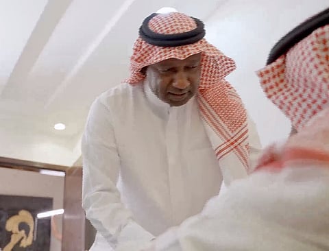 النجم ماجد عبدالله في زيارته للأسرة السعودية