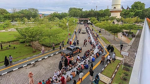 أطول مائدة إفطار في سومطرة الغربية