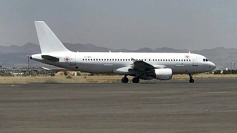 وصول طائرة تبادل أسرى - أرشيفية