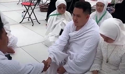 بالفيديو.. لحظة توثيق عقد قران زوجين في مطاف الحرم المكي