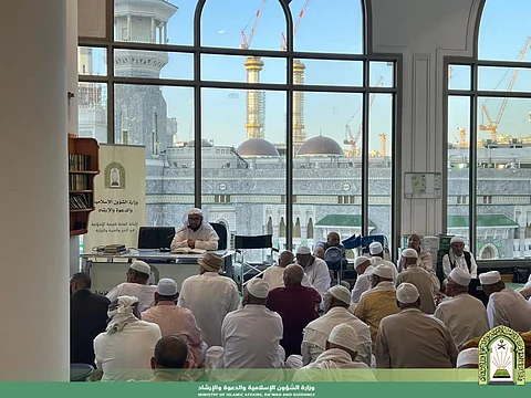 جانب من تقديم الخدمات الدعوية والإرشادية