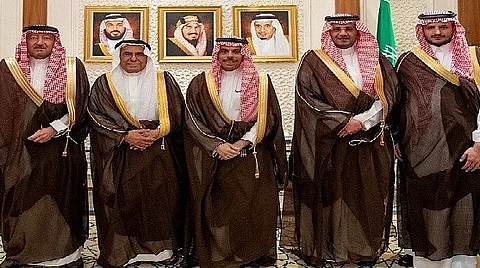 وزير الخارجية يكرم السفيرين المعلمي والعريفي