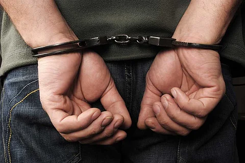 القبض على شخص بحوزته قات مخدر مخبأ بمركبة يقودها في سراة عبيدة