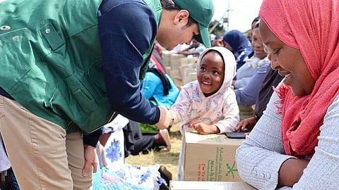 مركز الملك سلمان يوزع مساعدات غذائية في موريتانيا