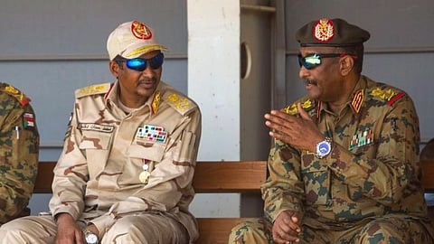 قائد الجيش عبد الفتاح البرهان، وقائد قوات الدعم السريع محمد حمدان دقلو الشهير بـ "حميدتي"