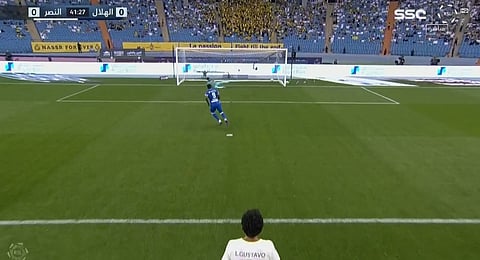 الهلال يتقدم على النصر بهدف إيغالو في الشوط الأول