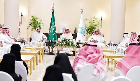 شارك الأمير محمد بن ناصر أمير جازان منسوبي جامعة جازان الإفطار الرمضاني
