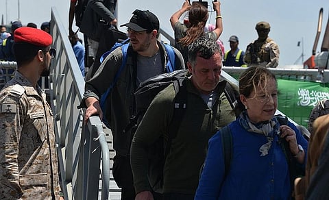 استمرار عمليات إجلاء رعايا الدول من السودان