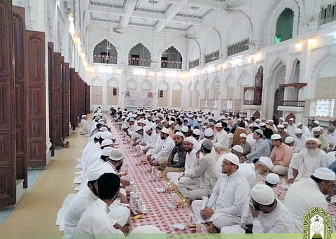 جانب من تفطير الصائمين في كشمير