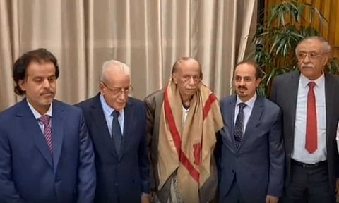 بالفيديو.. لحظة وصول اللواء ناصر هادي لمطار الملك خالد ضمن صفقة تبادل الأسرى