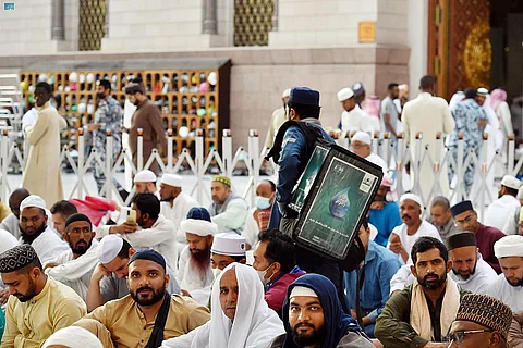 توزيع مياه زمزم بالمسجد الحرام