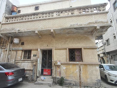 مباني آيلة للسقوط بالدمام