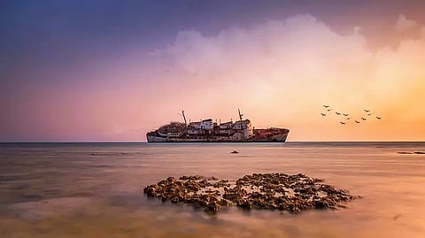 سفينة الفهد المهجورة