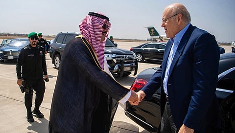 رئيس وزراء جمهورية لبنان نجيب ميقاتي أثناء مغادرته جدة