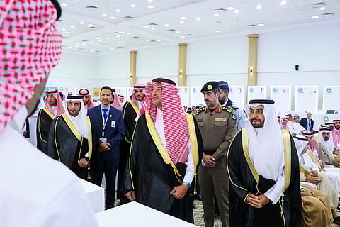 محافظ الأحساء خلال ملتقى التوظيف والتدريب 2023 بالكلية التقنية