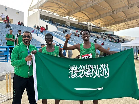 العداء محمد دحيم المعاوي يفوز بالميدالية البرونزية في نهائي سباق 400م حواجز