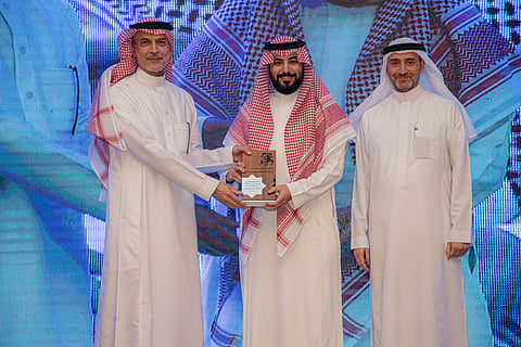 أحد الفائزين بالجائزة