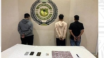 القبض على 3 أشخاص لترويجهم الحشيش المخدر وأقراصًا خاضعة لتنظيم التداول الطبي في الطائف