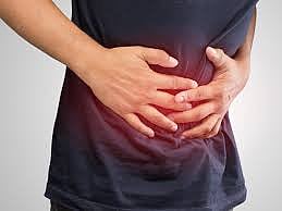 صورة تعبيرية لشخص يعاني من القولون