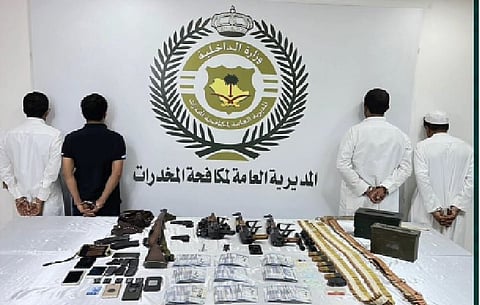 القبض على 4 أشخاص لترويجهم الحشيش المخدر في نجران