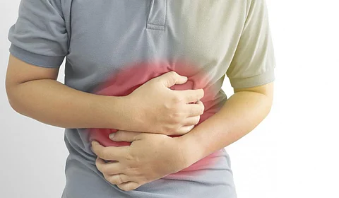 منها تناول كميات كبيرة من الطعام.. 7 عوامل تؤدي إلى عسر الهضم