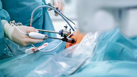 تدخل جراحي بوادي الدواسر ينقذ مقيمًا نتيجة خطأ طبي في باكستان