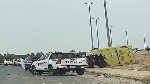 وفاة طالبة وإصابة 24