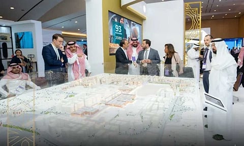 لتشغيل أكثر من 1000 وحدة.. ضيافة «رؤى المدينة القابضة» توقع اتفاقية مع «أكور العالمية»