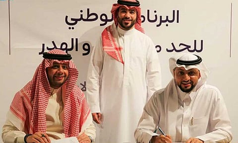 مؤسسة حفظ النعمة ونادي الوحدة يوقعان اتفاقية تعاون للحد من الفقد والهدر