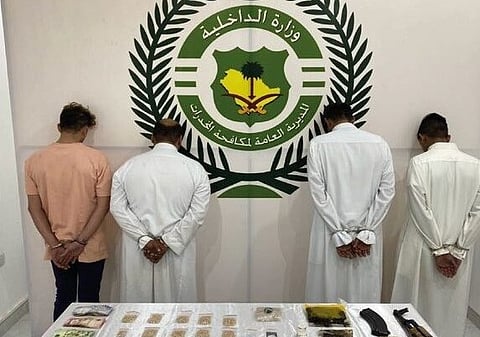 القبض على 4 مواطنين