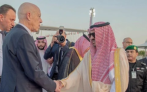 رئيس تونس يصل جدة للمشاركة في القمة العربية