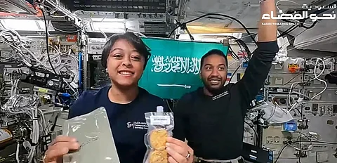 برناوي والقرني بمحطة الفضاء الدولية