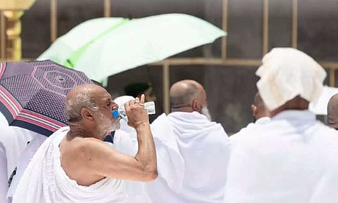 بالفيديو.. متخصِّص: تعويض نقص السوائل يقي بشكل كبير من ضربات الشمس خلال موسم الحج