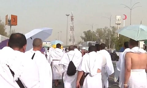 الحجاج يتوجهون إلى جبل الرحمة