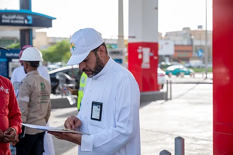 التفتيش على اشتراطات السلامة بمحطات الوقود