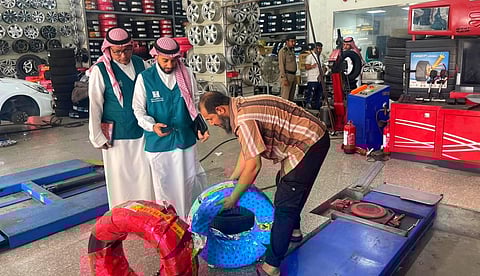 الحملة التفتيشية لمنع بيع الإطارات المستخدمة والمتهالكة