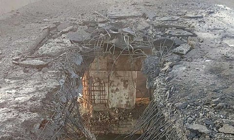 يربط بين خيرسون والقرم.. كييف تقصف جسر تشونغار