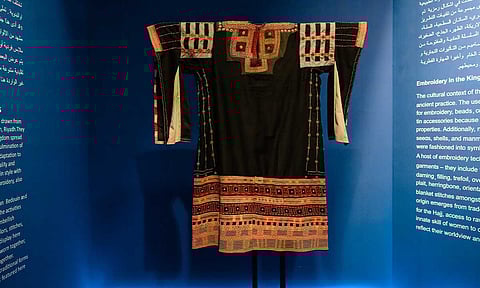 «الزري» حرفة الماضي وفخامة الحاضر تعرضها قرية فنون الحِرف في «بنان»