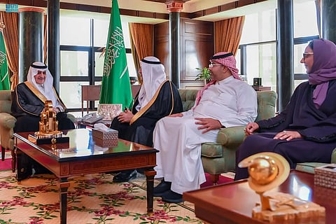 أمير تبوك يستقبل رئيس وأعضاء جمعية مزارع البحر الأحمر التعاونية