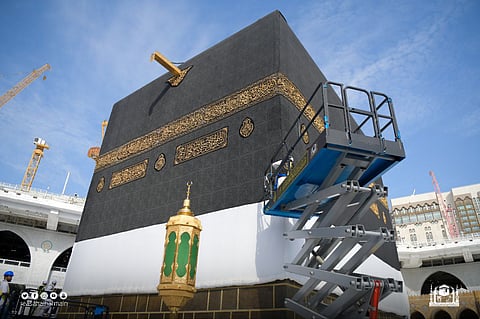 تغيير كسوة الكعبة المشرفة