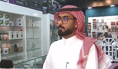 أحد العاملين في مجال التصوير الفوتوغرافي