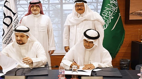 جانب من توقيع الاتفاقية