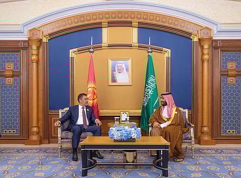 جانب من لقاء سمو ولي العهد ورئيس قرغيزستان