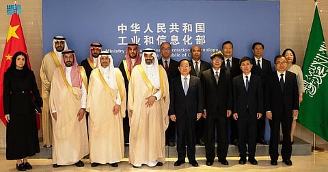 وزير الاتصالات مع وزير الصناعة الصيني